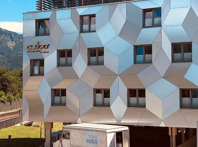 Cubo Sport & Art Hotel